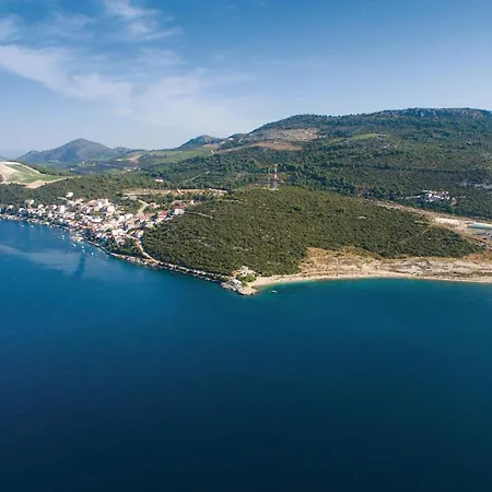 One-bedroom In Komarna Διαμέρισμα *