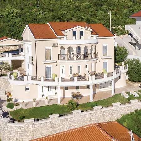 One-bedroom In * Komarna