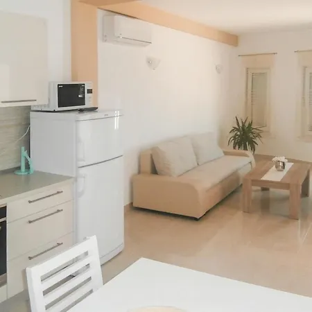 One-bedroom In Apartamento Komarna