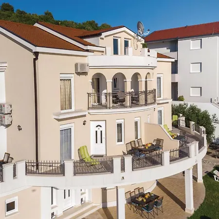 One-bedroom In Komarna *